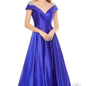 Mac Duggal gown size 6 nwt